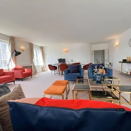 Charming 3 Bed Luxury Flat In Central London